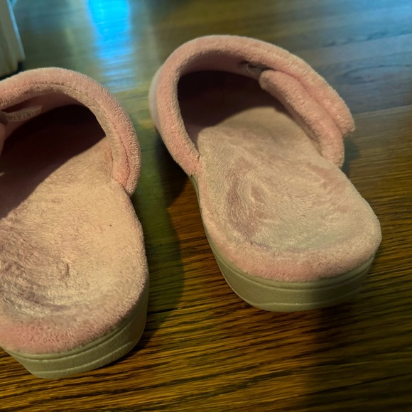 Vionic Women’s Gemma Mule Slipper - Picture 6 of 7